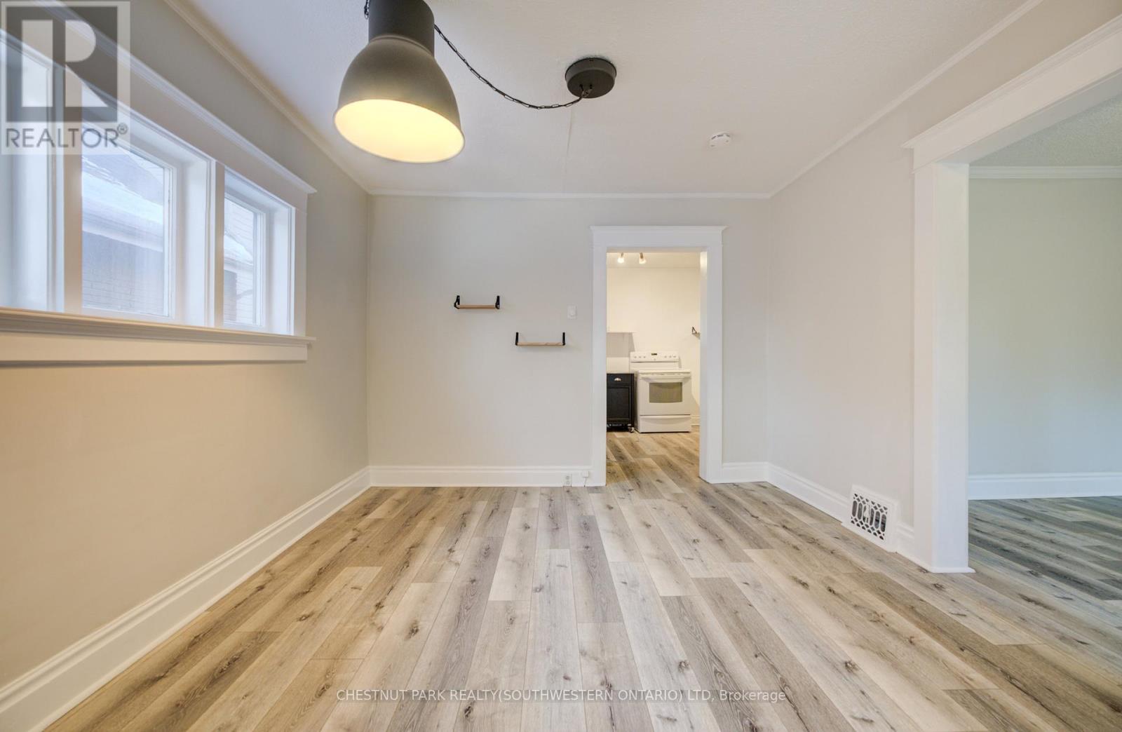 15 Troy Street, Kitchener, Ontario  N2H 1L7 - Photo 5 - X12656166