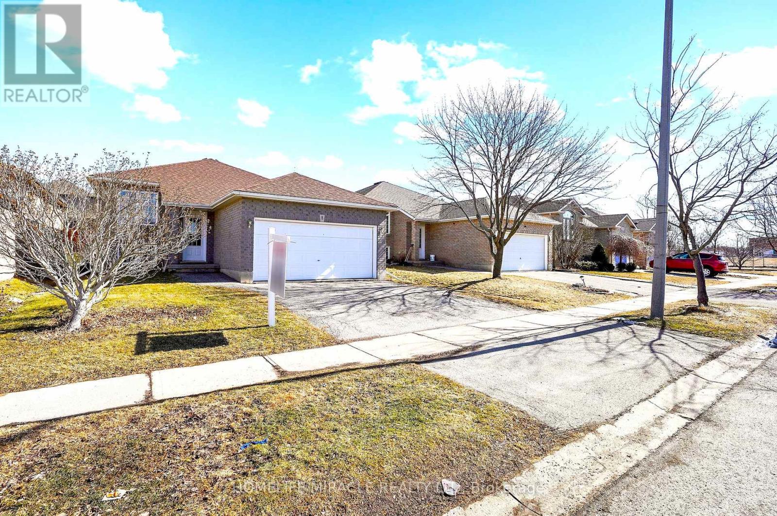 8 Bradley Lane, Brantford, Ontario  N3T 6R5 - Photo 3 - X12656192