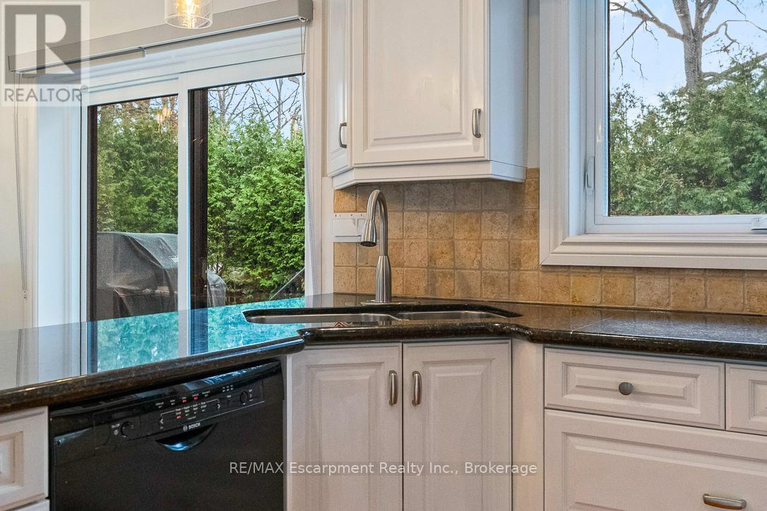 68 Glenmanor Drive N, Oakville, Ontario  L6K 2B4 - Photo 13 - W12656274