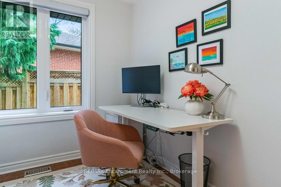 68 Glenmanor Drive N, Oakville, Ontario  L6K 2B4 - Photo 19 - W12656274