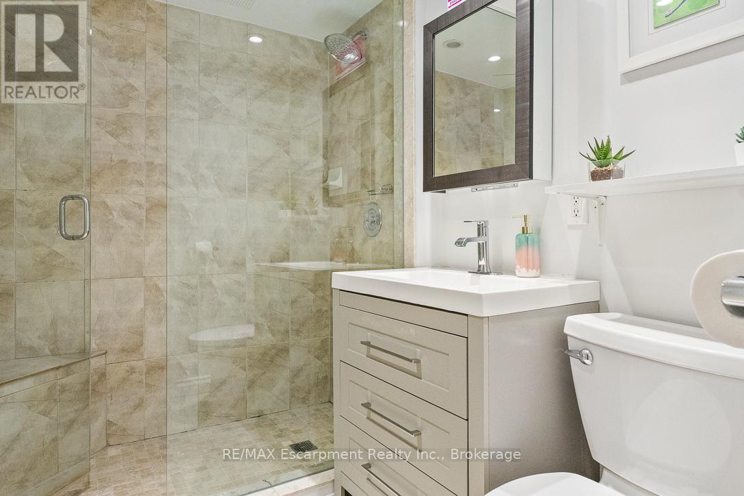 68 Glenmanor Drive N, Oakville, Ontario  L6K 2B4 - Photo 37 - W12656274