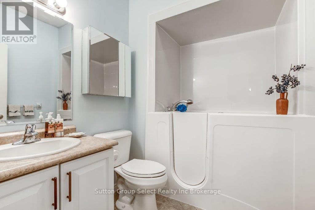 52 - 578 Spitfire Street, Woodstock, Ontario  N4T 0C2 - Photo 4 - X12656382