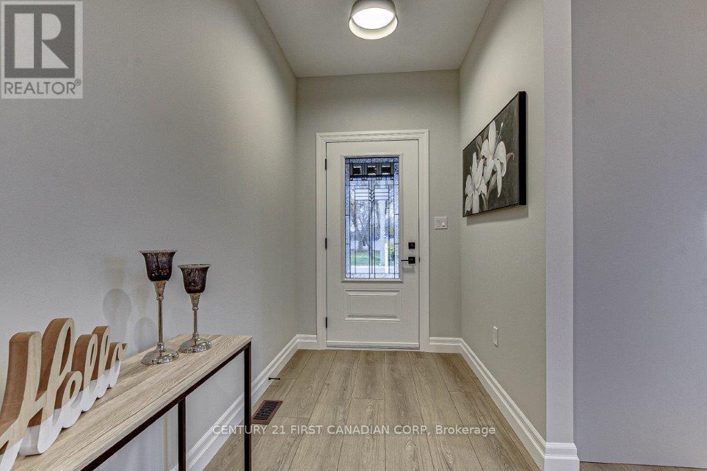 163 Elgin Avenue E, Goderich, Ontario  N7A 1K7 - Photo 3 - X12215703