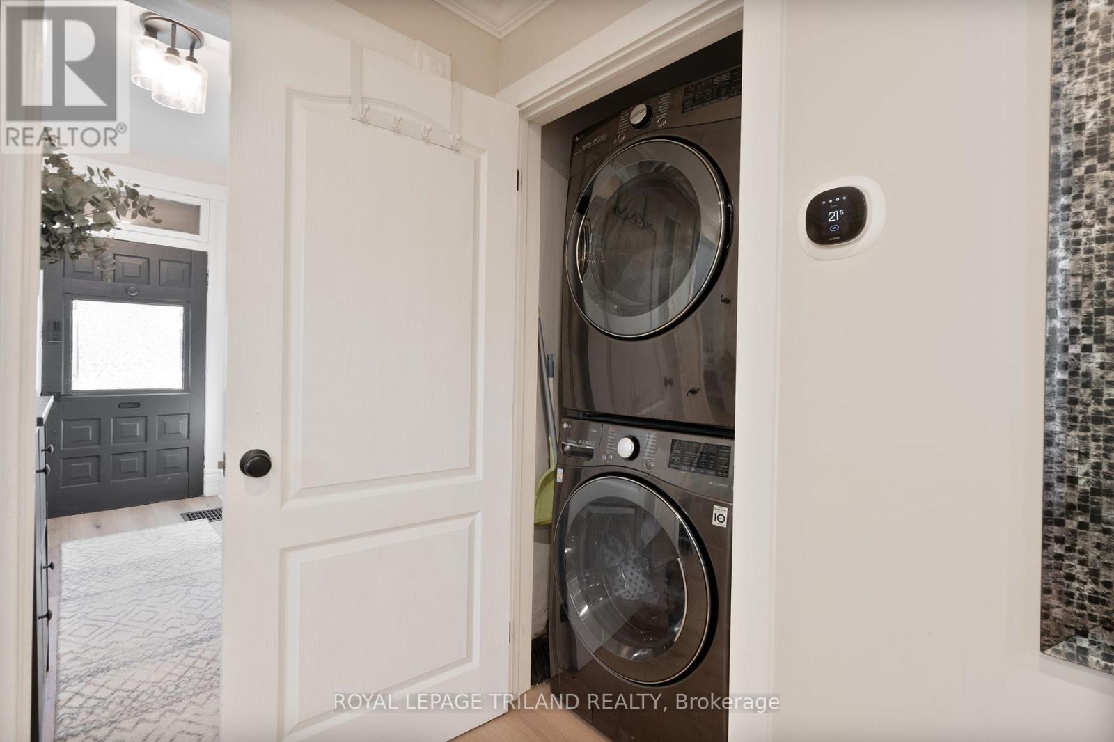 Photo 15 of 27 for 3 Henry Street