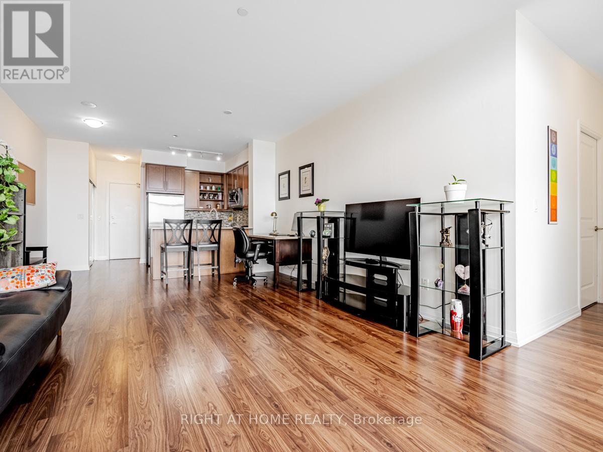 1010 - 65 Oneida Crescent, Richmond Hill, Ontario  L4B 0G9 - Photo 9 - N12296940