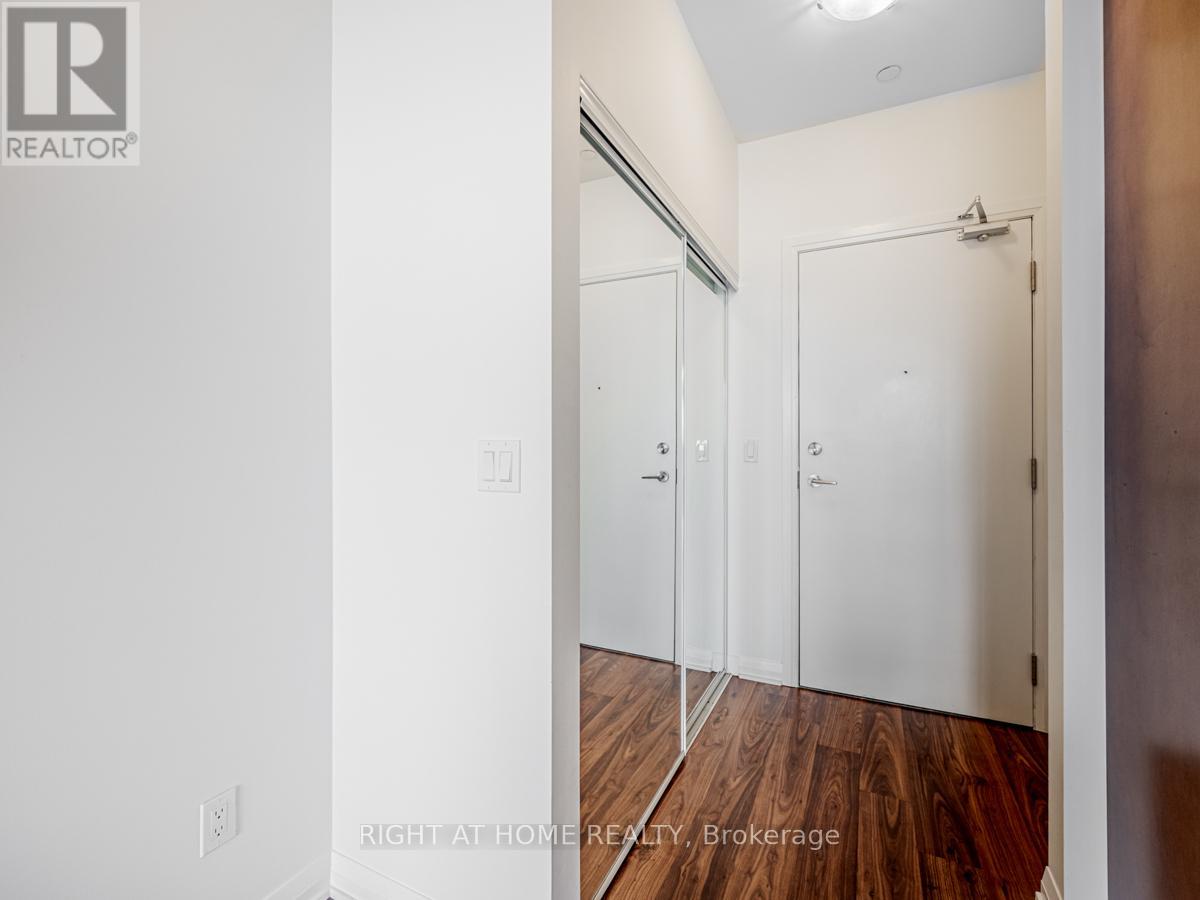 1010 - 65 Oneida Crescent, Richmond Hill, Ontario  L4B 0G9 - Photo 2 - N12296940