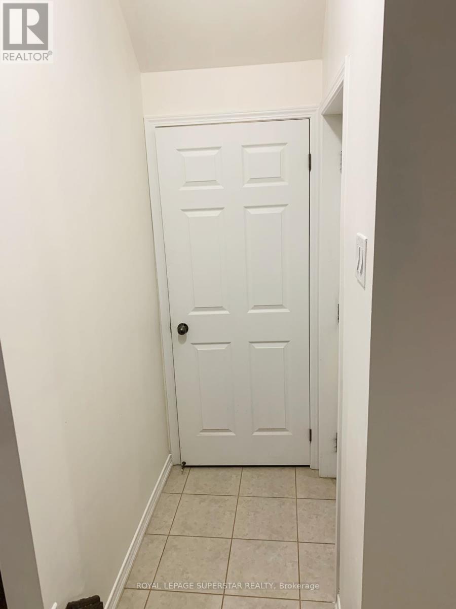 18 Longboat Run W, Brantford, Ontario  N3T 0P3 - Photo 8 - X12609758