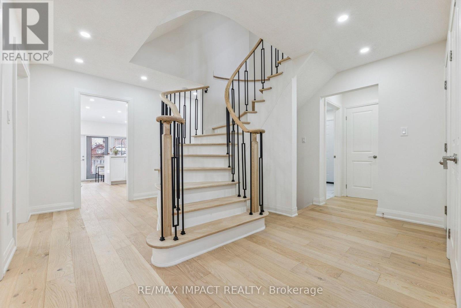 1871 Brookshire Square, Pickering, Ontario  L1V 6L2 - Photo 3 - E12656322