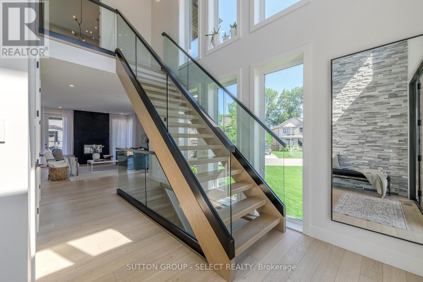 7 Valleyview Crescent, Middlesex Centre, Ontario  N0L 1R0 - Photo 8 - X12656308