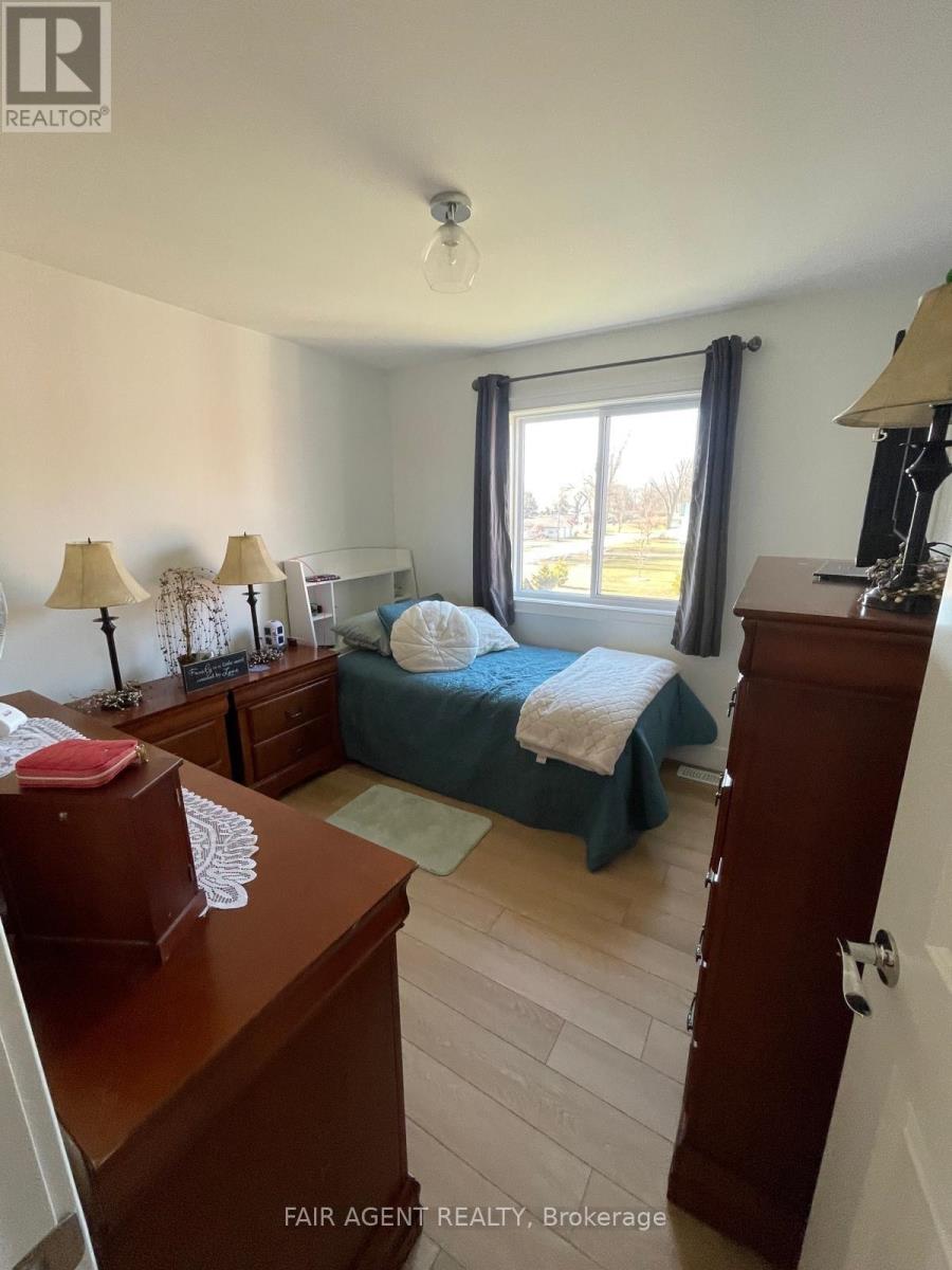 974 Waters Beach Drive, Essex, Ontario  N0R 1G0 - Photo 18 - X12656392