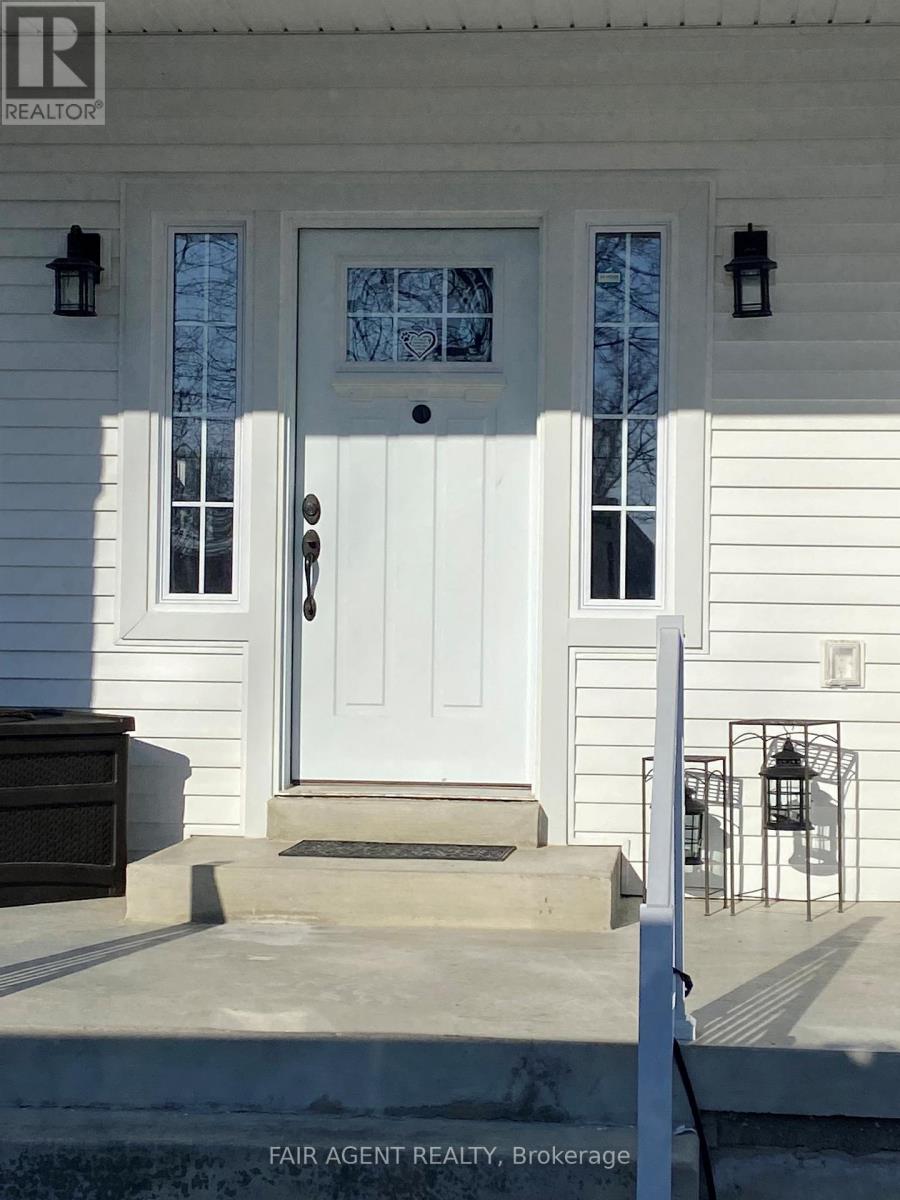 974 Waters Beach Drive, Essex, Ontario  N0R 1G0 - Photo 2 - X12656392