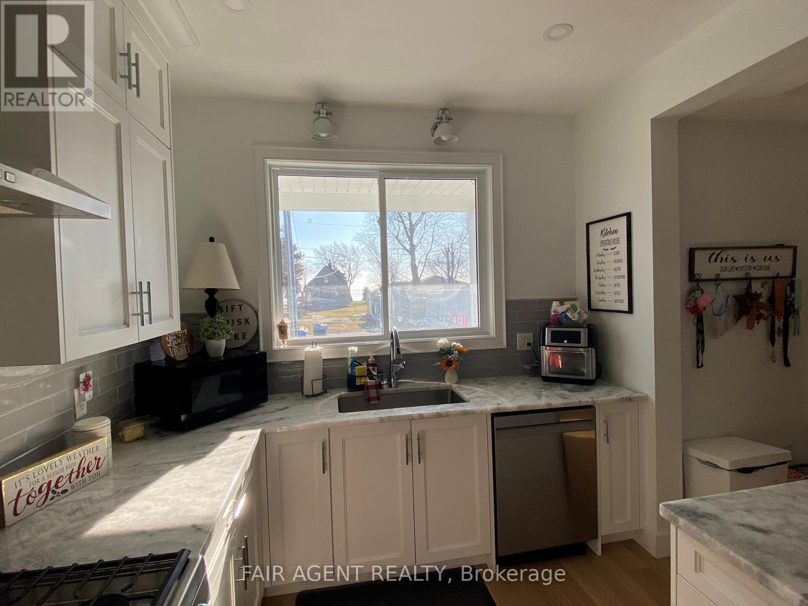 974 Waters Beach Drive, Essex, Ontario  N0R 1G0 - Photo 3 - X12656392