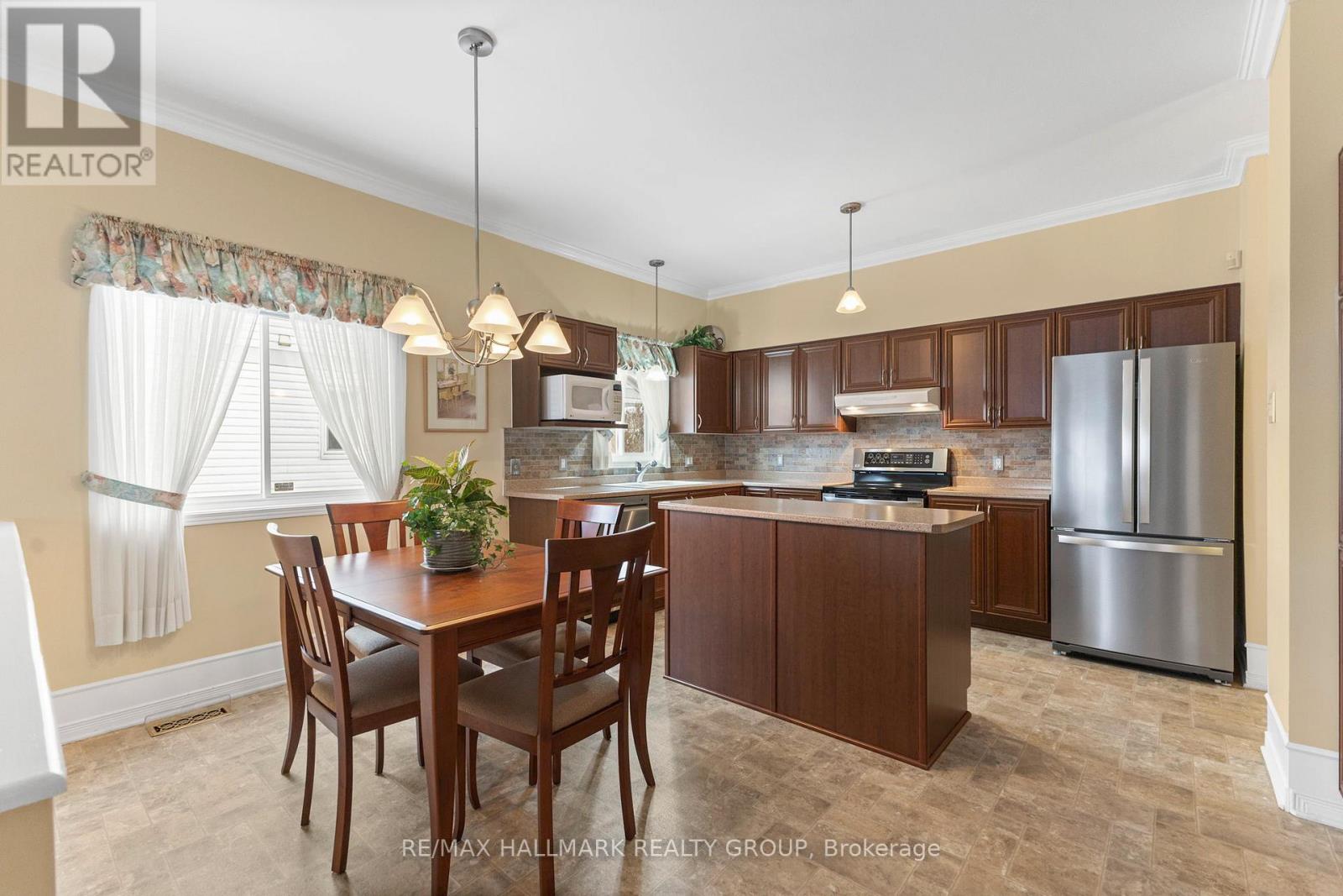 2202 Nature Trail Crescent, Ottawa, Ontario  K1W 1E6 - Photo 12 - X12656402