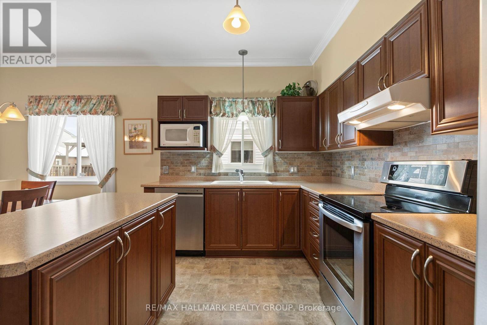 2202 Nature Trail Crescent, Ottawa, Ontario  K1W 1E6 - Photo 14 - X12656402