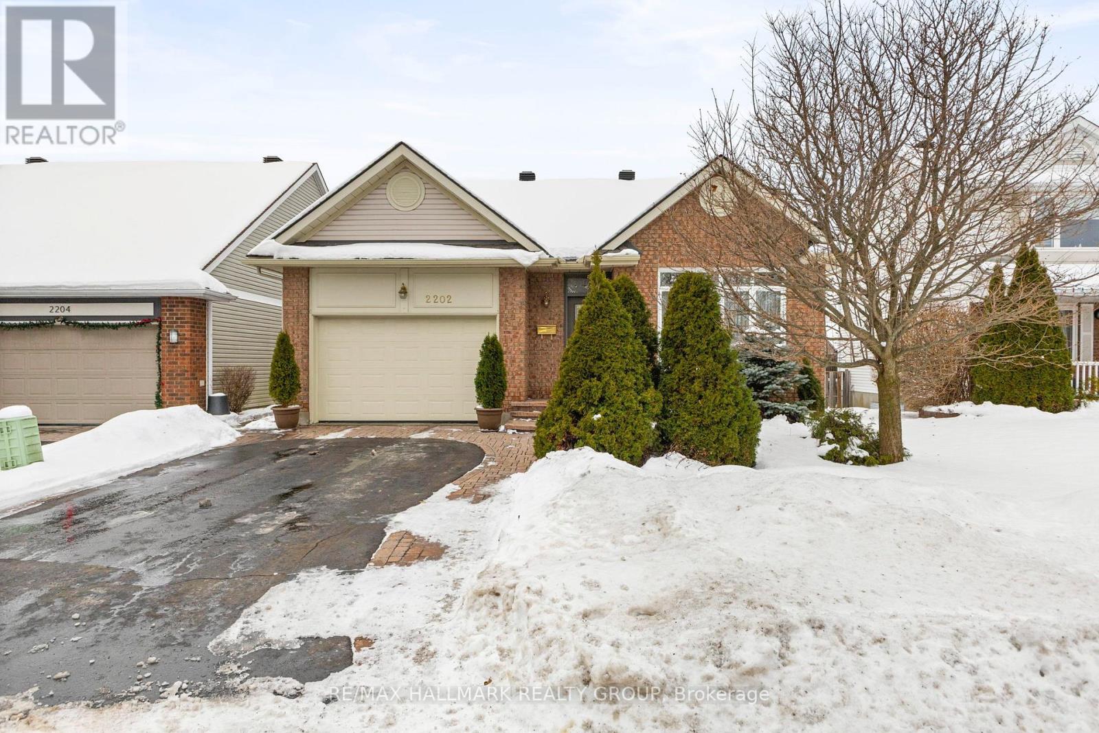 2202 Nature Trail Crescent, Ottawa, Ontario  K1W 1E6 - Photo 2 - X12656402