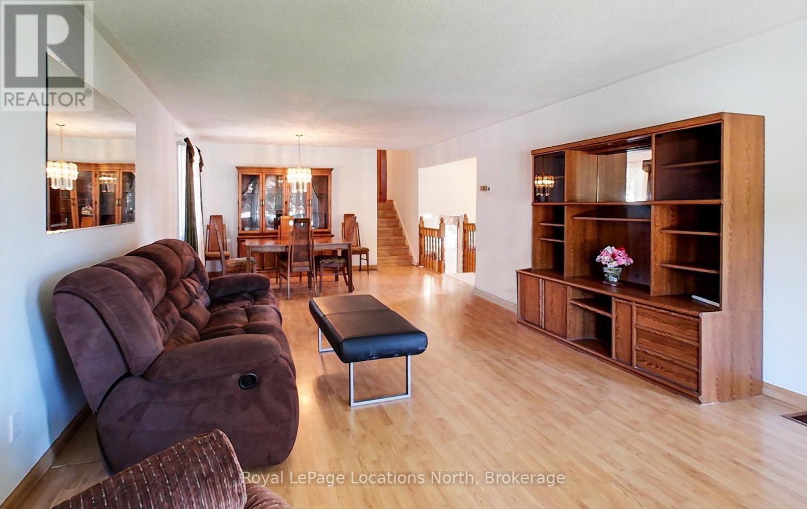 221 John Street, Clearview, Ontario  L0M 1S0 - Photo 3 - S12656324