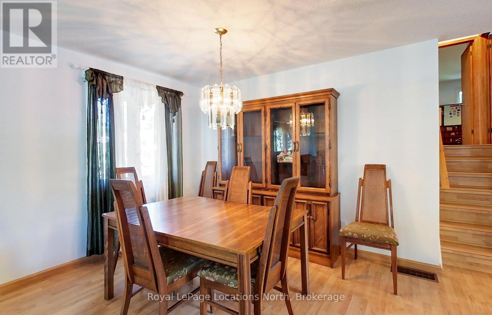 221 John Street, Clearview, Ontario  L0M 1S0 - Photo 7 - S12656324