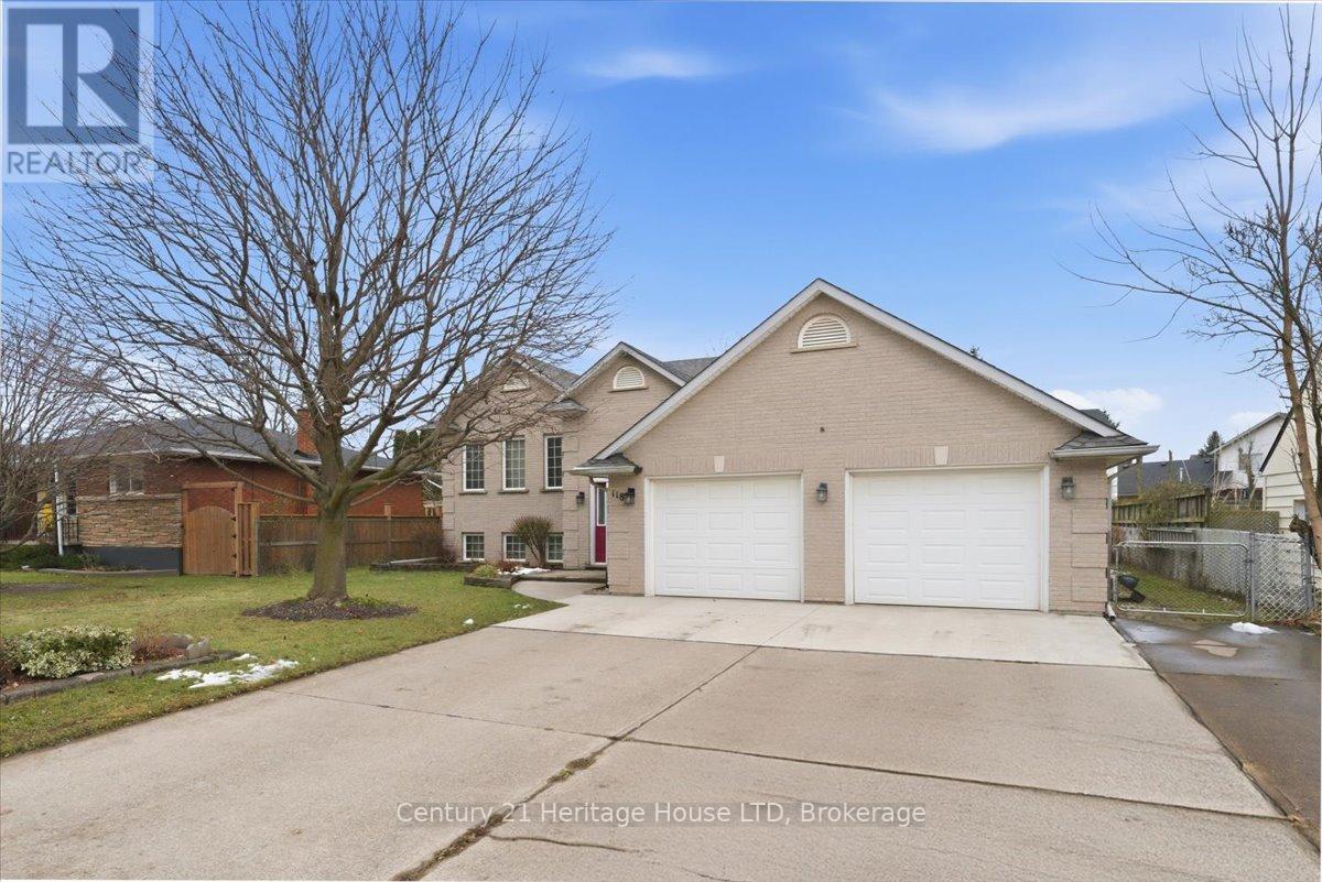 118 Gadsby Avenue, Welland, Ontario  L3C 1A9 - Photo 3 - X12656306