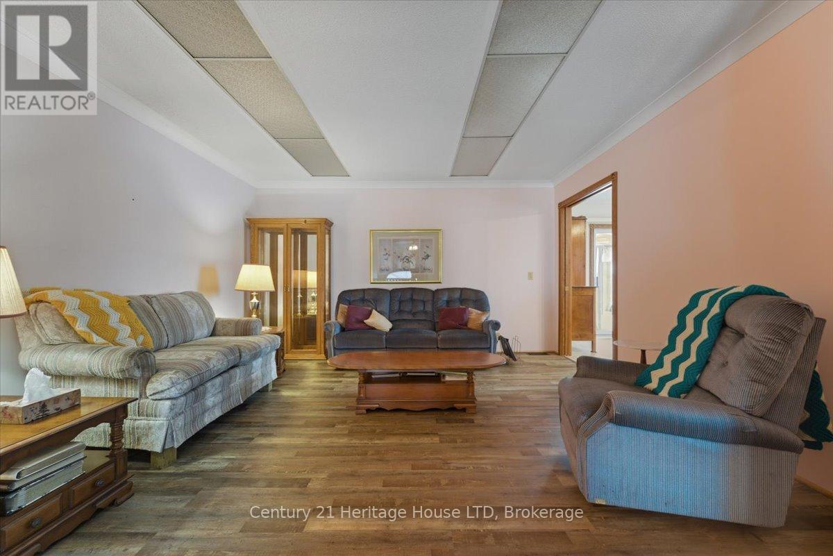 118 Gadsby Avenue, Welland, Ontario  L3C 1A9 - Photo 8 - X12656306