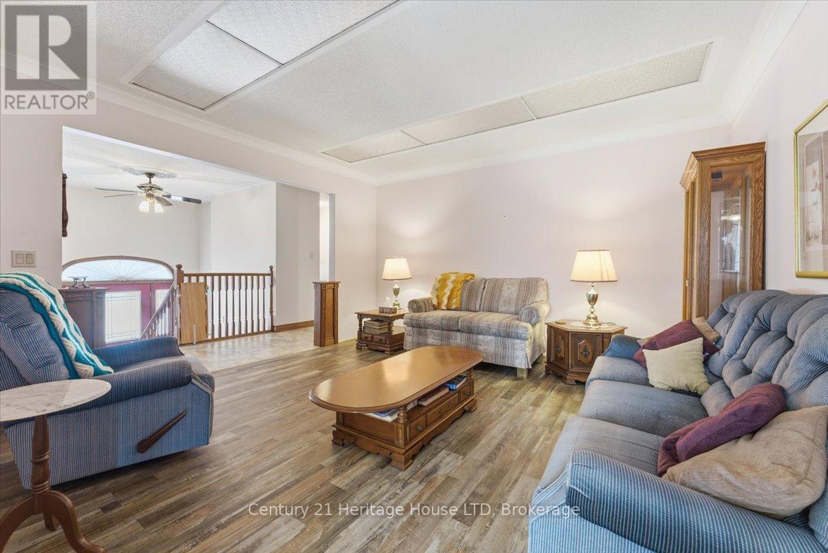 118 Gadsby Avenue, Welland, Ontario  L3C 1A9 - Photo 9 - X12656306