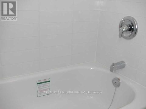 Upper - 59 Garthdale Court, Toronto (Bathurst Manor), Ontario  M3H 5P7 - Photo 5 - C12656232