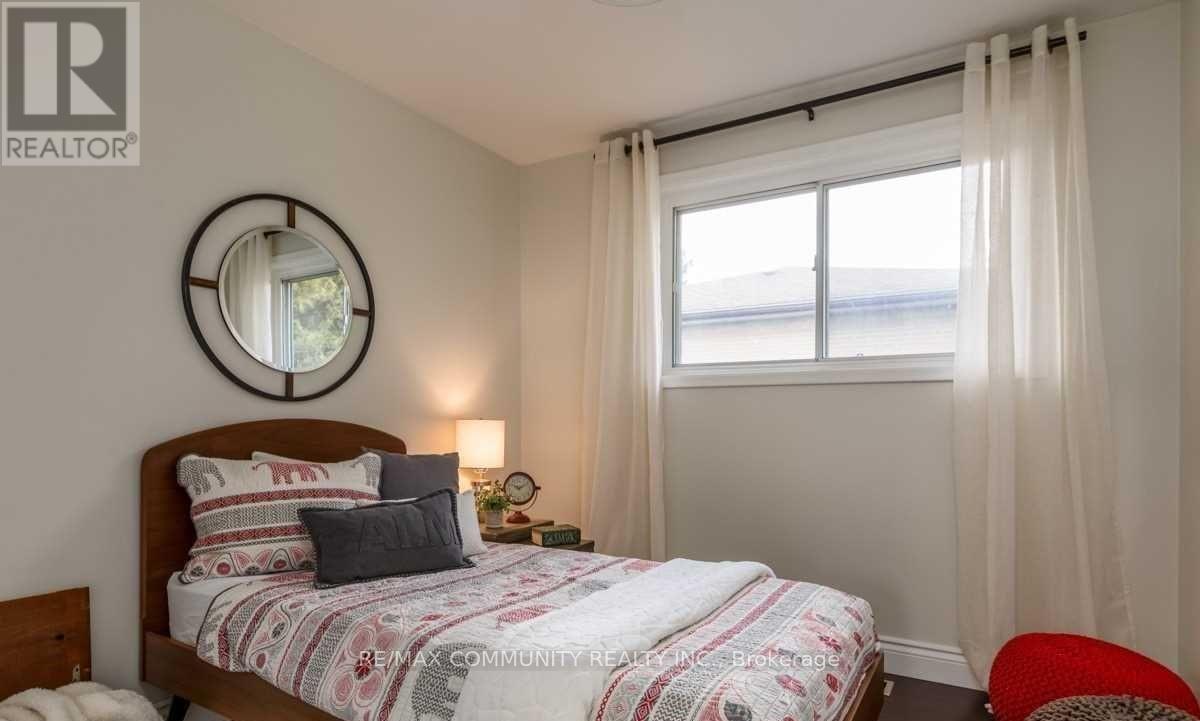 1356 Poprad Avenue, Pickering (Bay Ridges), Ontario  L1W 1L1 - Photo 4 - E12656332