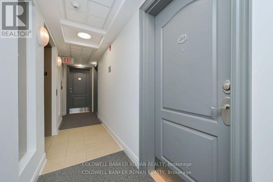 202 - 78 Sunset Boulevard, New Tecumseth, Ontario  L9R 2H5 - Photo 2 - N12656412