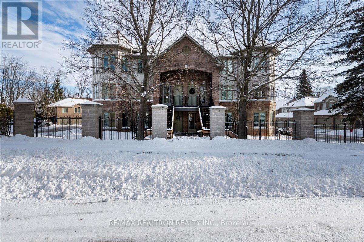 302 - 492 Laclie Street, Orillia, Ontario  L3V 7V2 - Photo 1 - S12656354