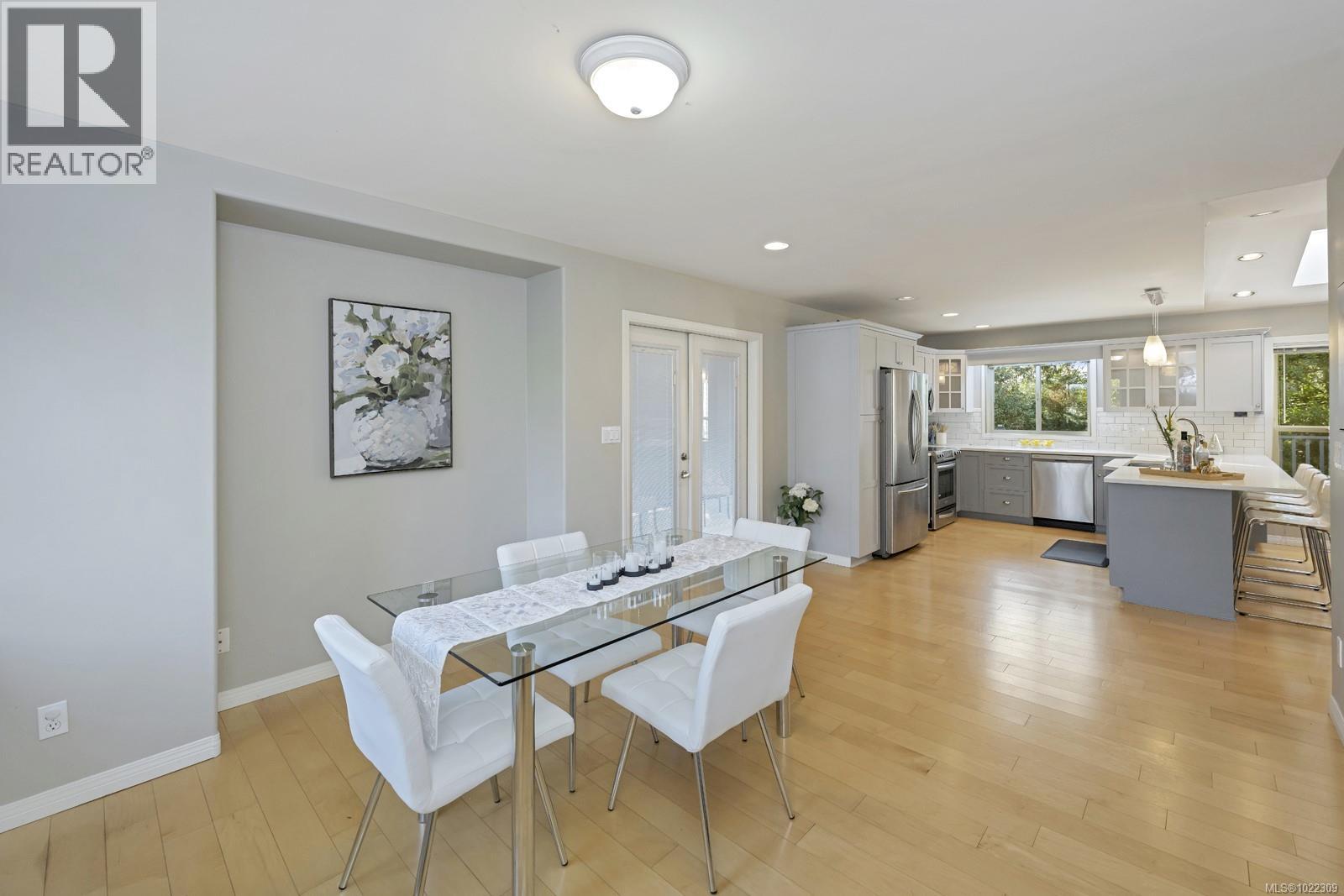 1616 Nelles Pl, Saanich, British Columbia  V8N 6L7 - Photo 14 - 1022309