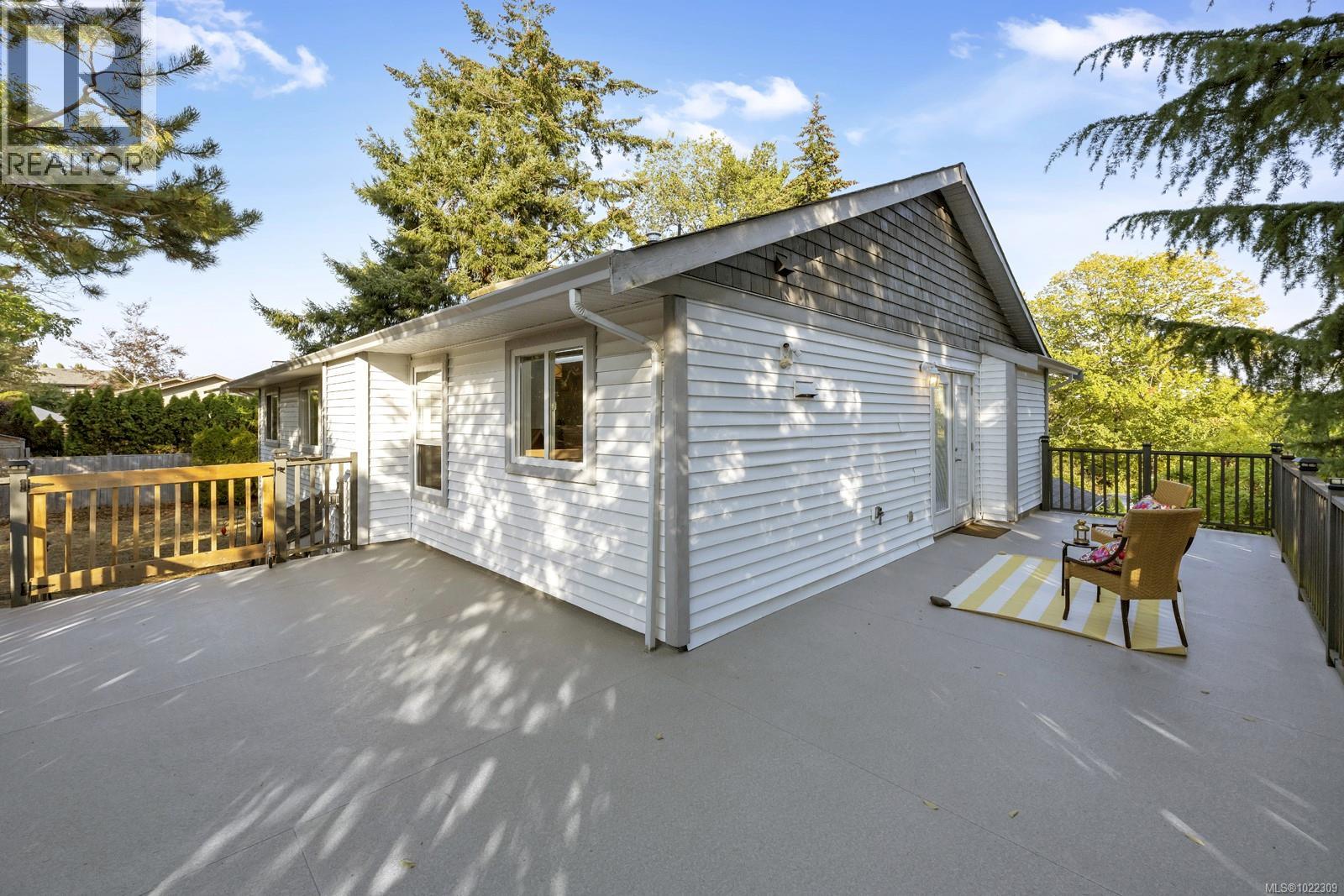 1616 Nelles Pl, Saanich, British Columbia  V8N 6L7 - Photo 18 - 1022309