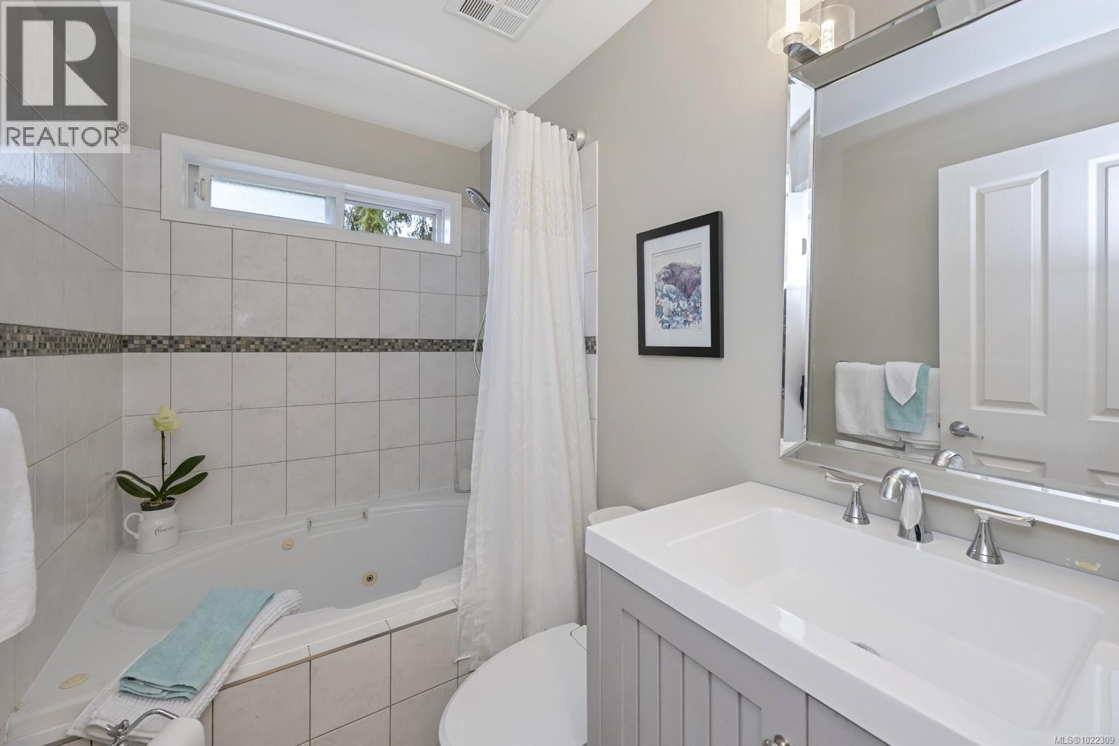 1616 Nelles Pl, Saanich, British Columbia  V8N 6L7 - Photo 26 - 1022309