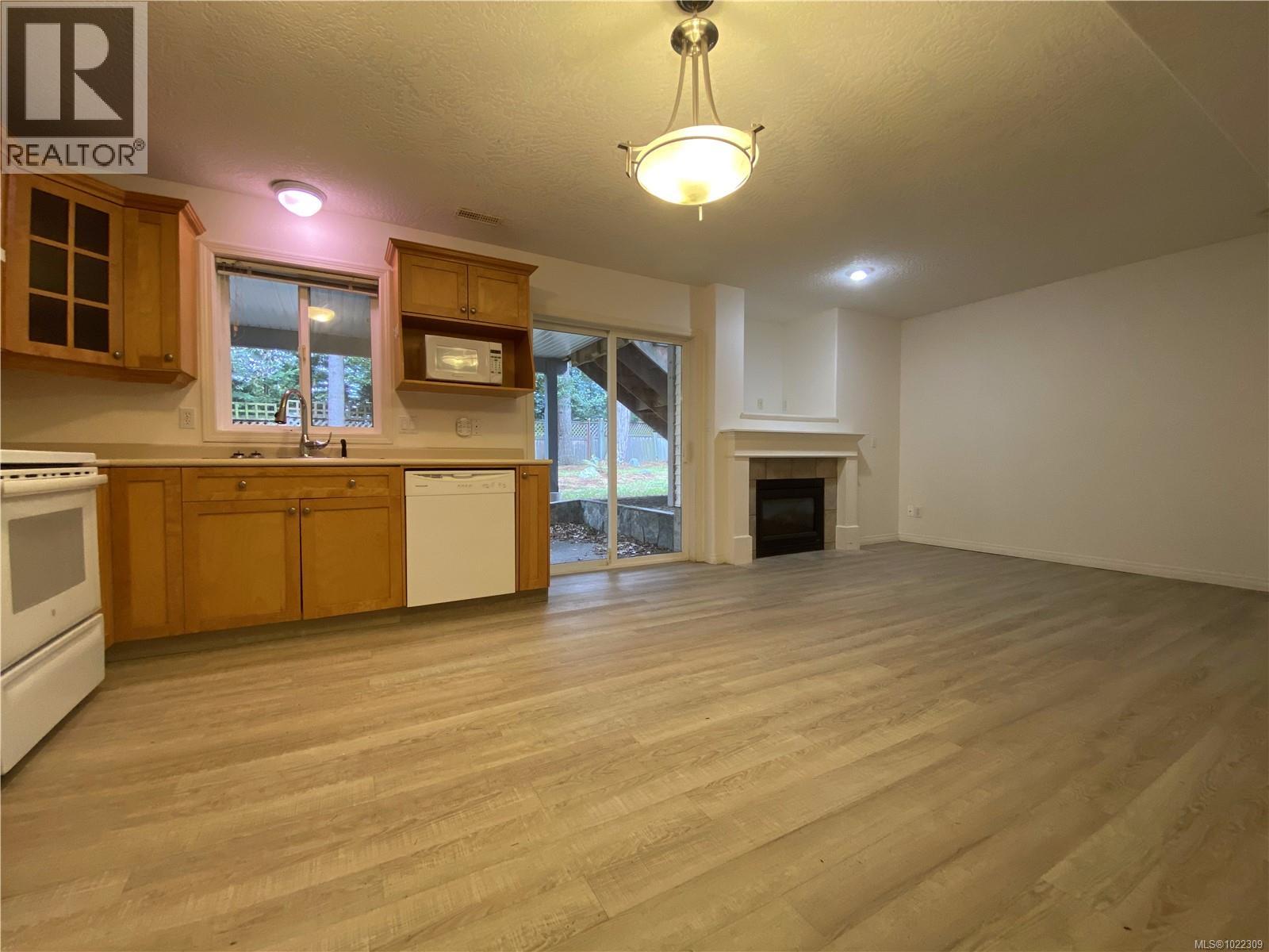 1616 Nelles Pl, Saanich, British Columbia  V8N 6L7 - Photo 33 - 1022309