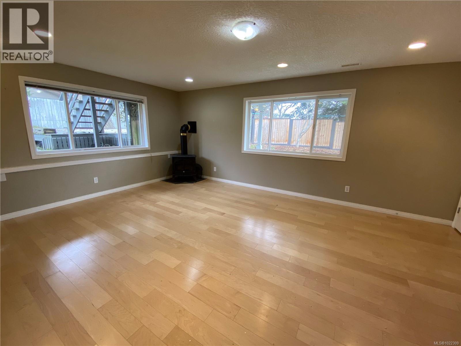 1616 Nelles Pl, Saanich, British Columbia  V8N 6L7 - Photo 37 - 1022309