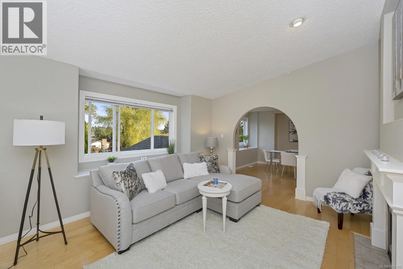 1616 Nelles Pl, Saanich, British Columbia  V8N 6L7 - Photo 6 - 1022309