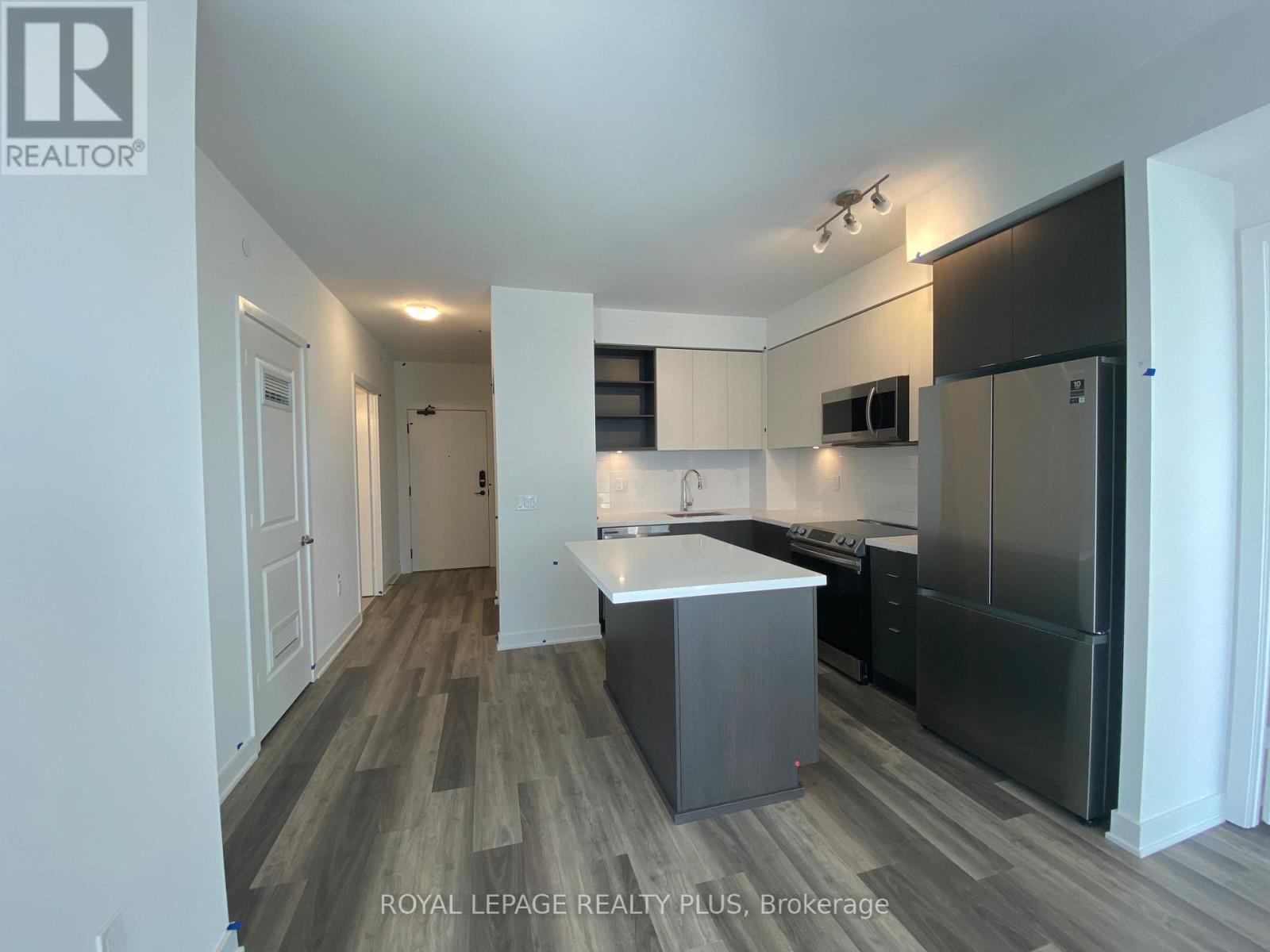 1705 - 4675 Metcalfe Avenue, Mississauga, Ontario  L5M 0Z8 - Photo 2 - W12656236