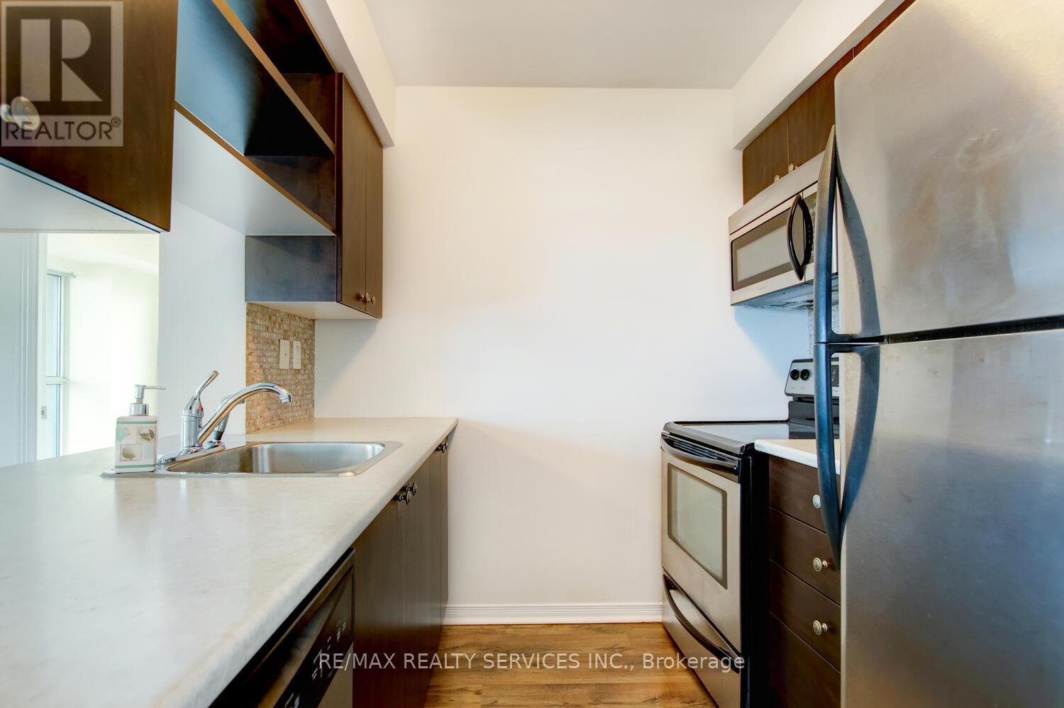 1103 - 215 Queen Street E, Brampton, Ontario  L6W 0A9 - Photo 12 - W12656238