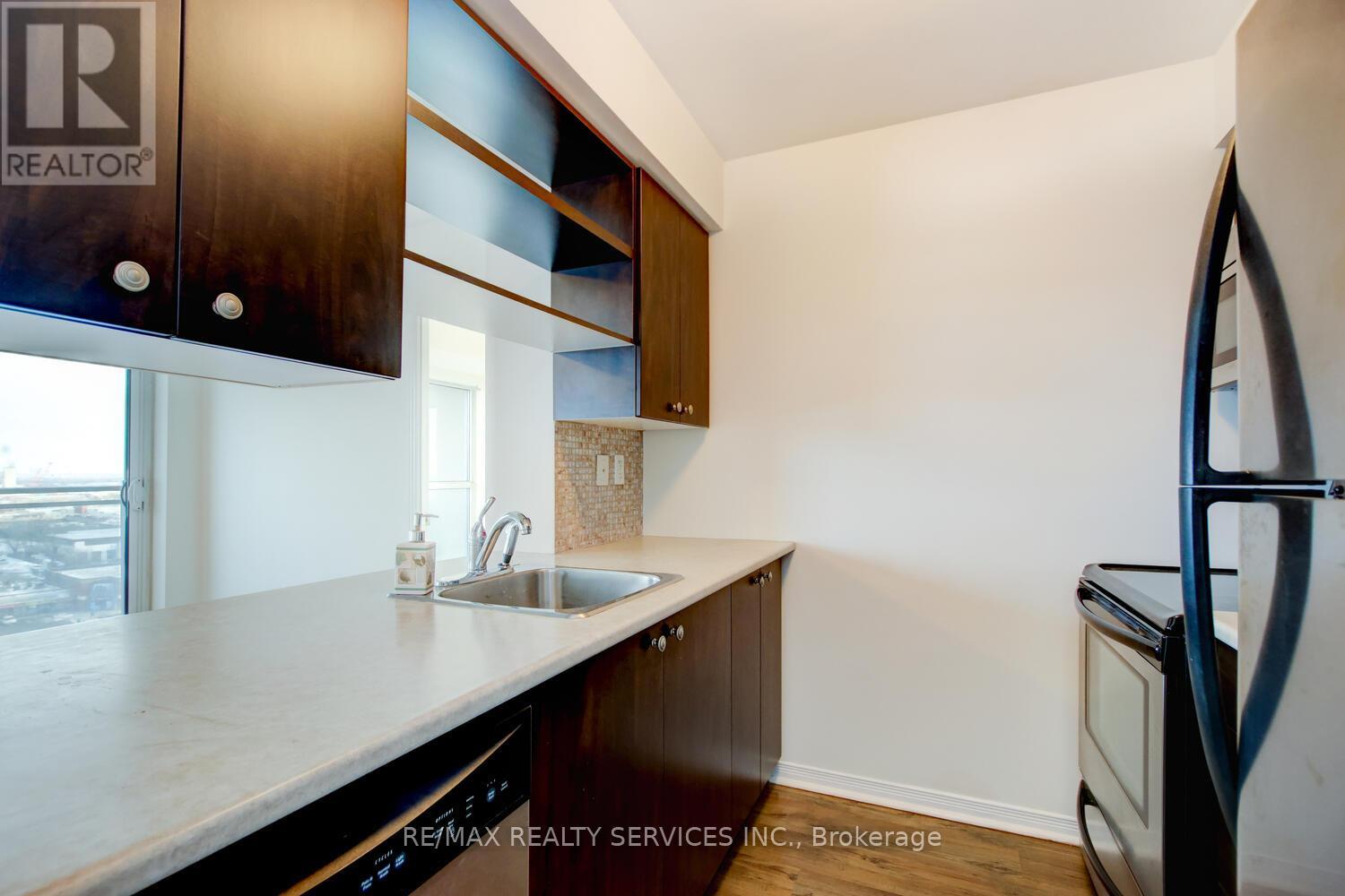 1103 - 215 Queen Street E, Brampton, Ontario  L6W 0A9 - Photo 13 - W12656238