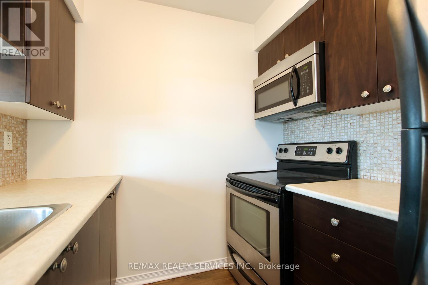 1103 - 215 Queen Street E, Brampton, Ontario  L6W 0A9 - Photo 14 - W12656238