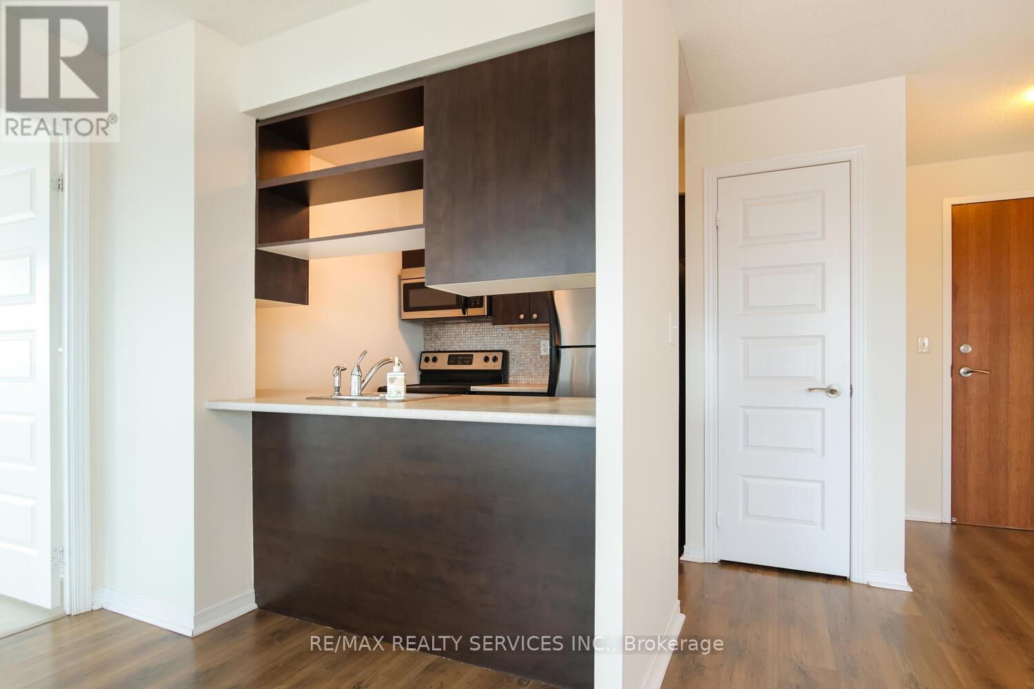 1103 - 215 Queen Street E, Brampton, Ontario  L6W 0A9 - Photo 17 - W12656238