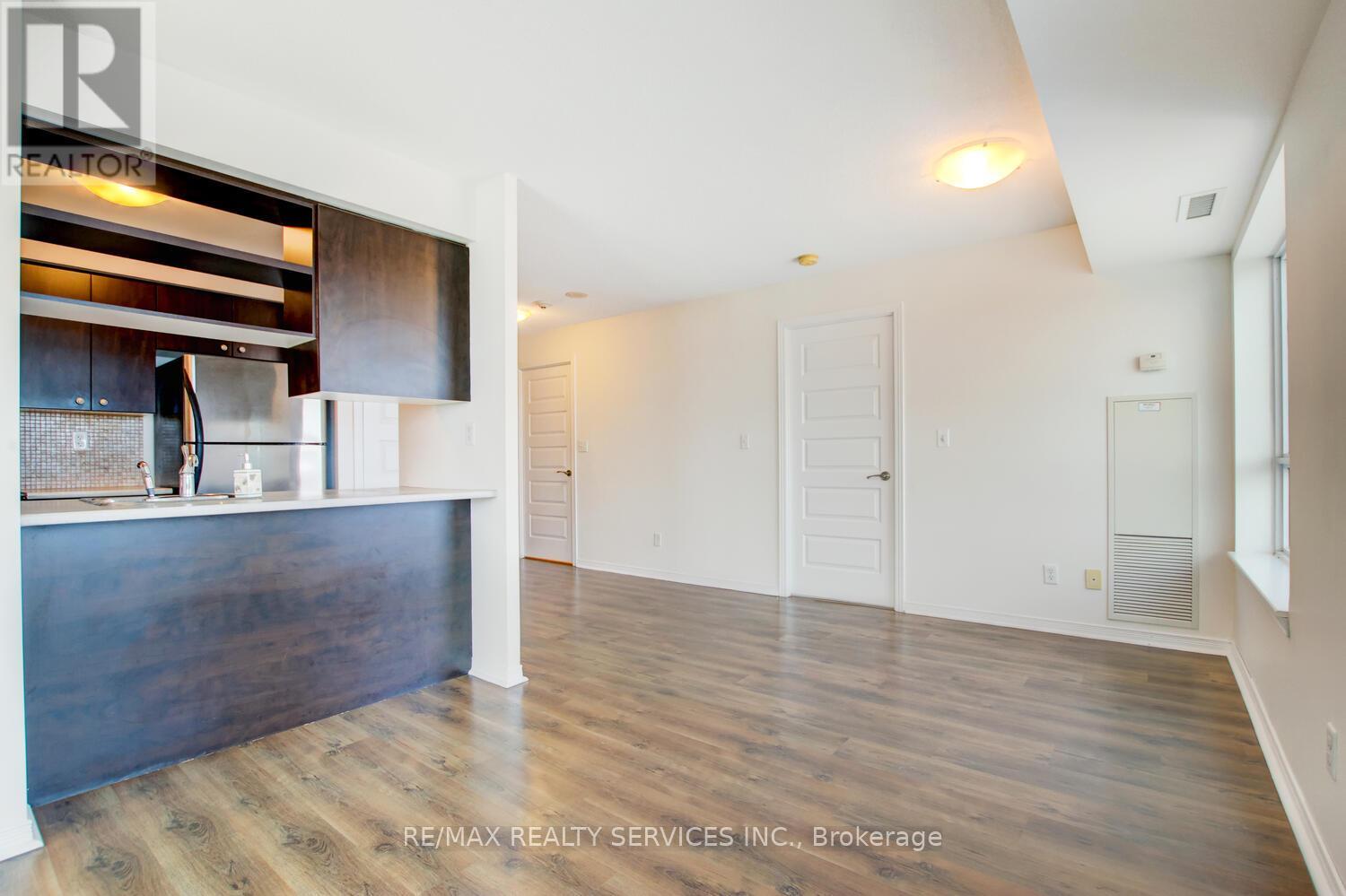 1103 - 215 Queen Street E, Brampton, Ontario  L6W 0A9 - Photo 19 - W12656238