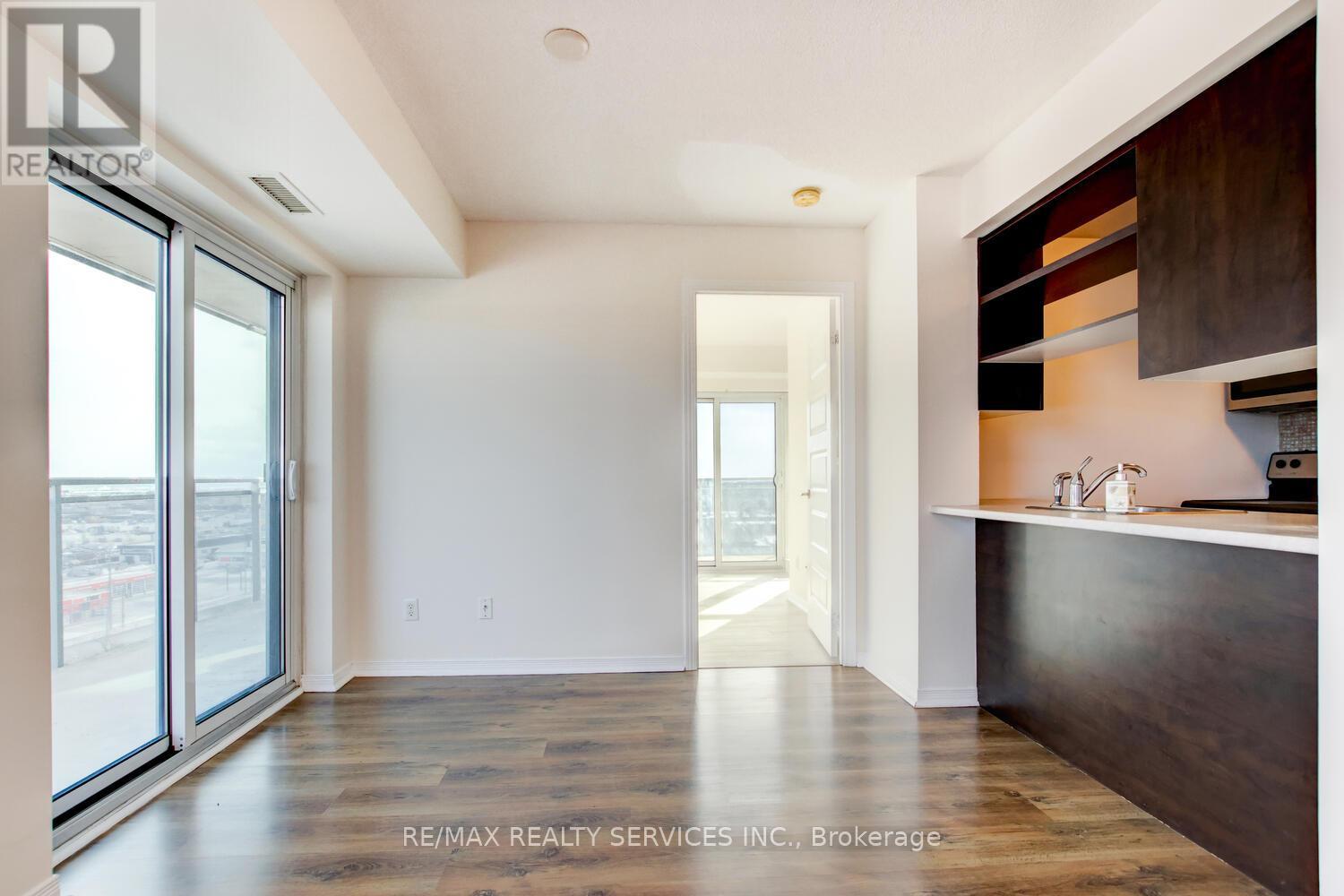 1103 - 215 Queen Street E, Brampton, Ontario  L6W 0A9 - Photo 27 - W12656238