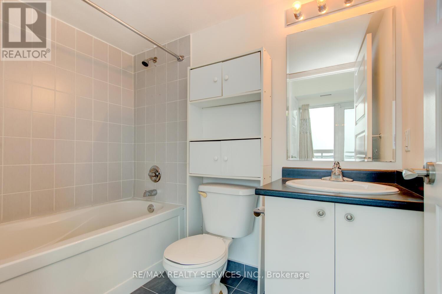 1103 - 215 Queen Street E, Brampton, Ontario  L6W 0A9 - Photo 30 - W12656238