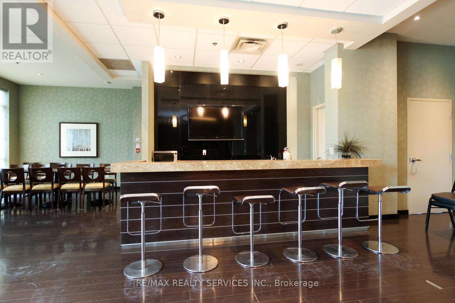 1103 - 215 Queen Street E, Brampton, Ontario  L6W 0A9 - Photo 38 - W12656238