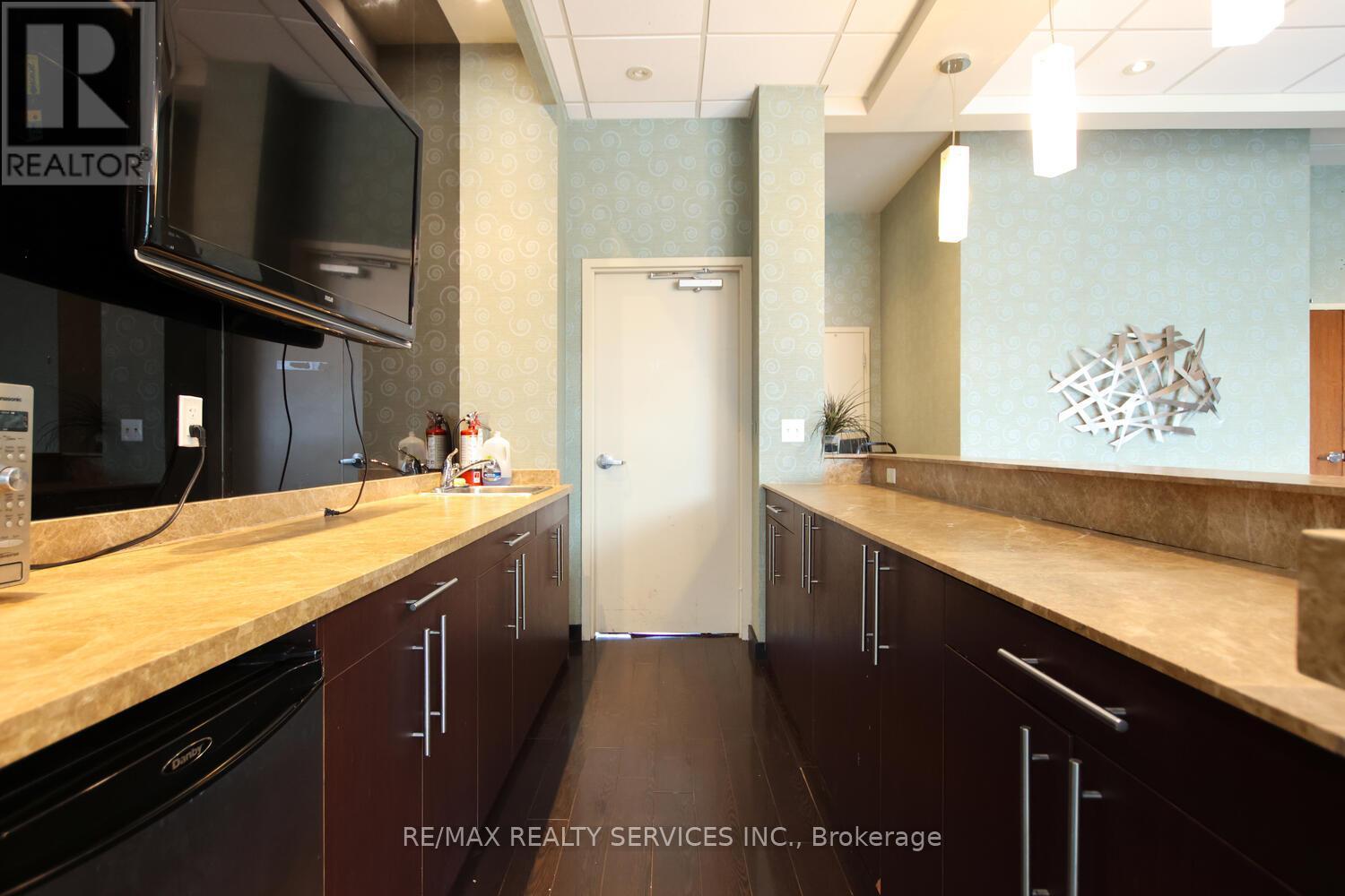 1103 - 215 Queen Street E, Brampton, Ontario  L6W 0A9 - Photo 39 - W12656238