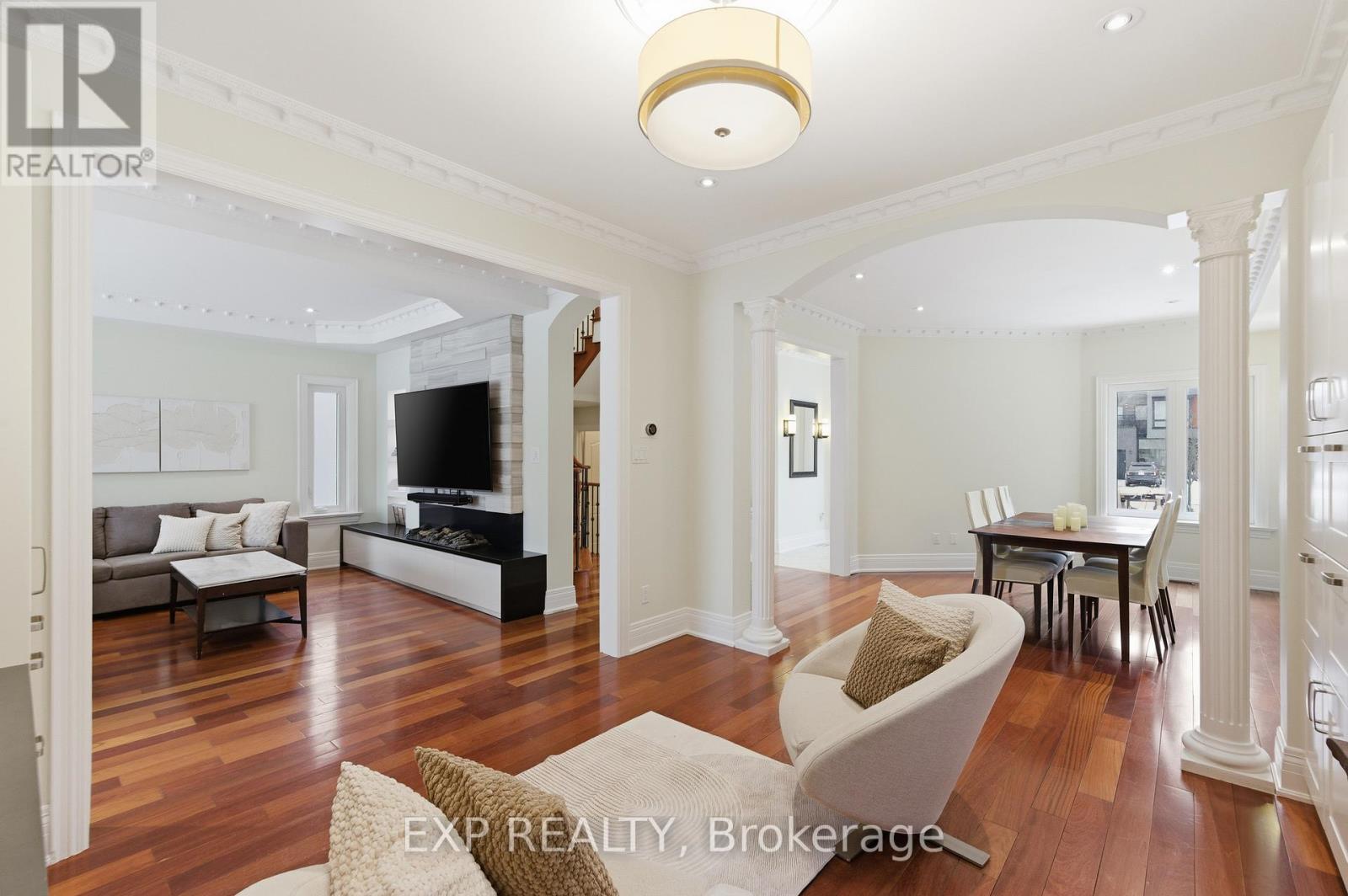 1357 Alexandra Avenue, Mississauga, Ontario  L5E 2A8 - Photo 13 - W12656240