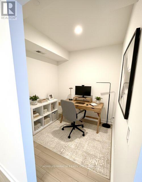 406 - 3071 Trafalgar Road, Oakville, Ontario  L6H 7E3 - Photo 9 - W12656260