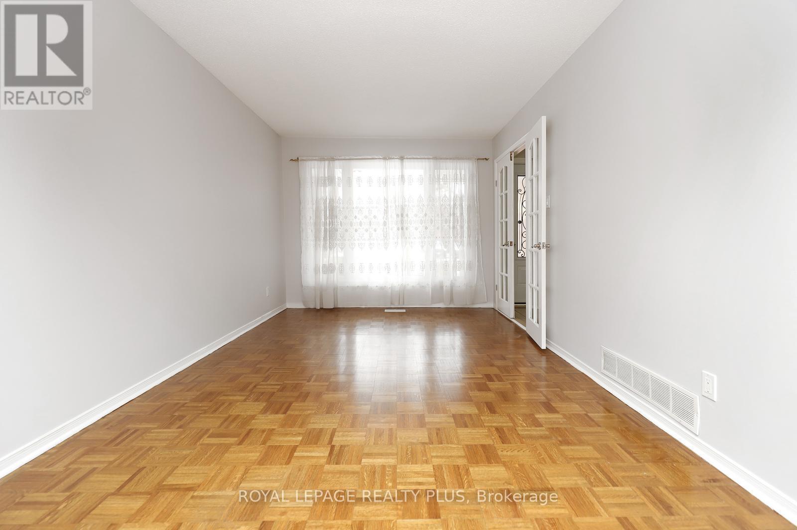 1086 Hedge Drive, Mississauga, Ontario  L4Y 1G2 - Photo 10 - W12656266