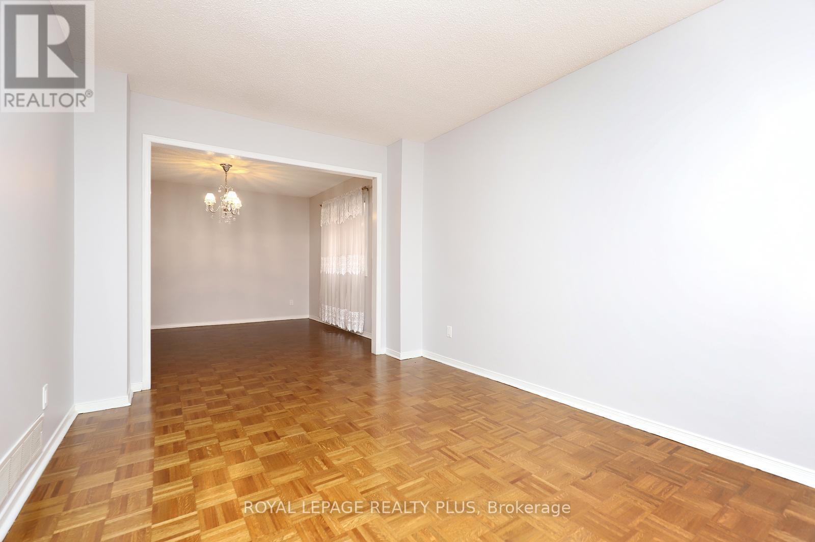 1086 Hedge Drive, Mississauga, Ontario  L4Y 1G2 - Photo 11 - W12656266