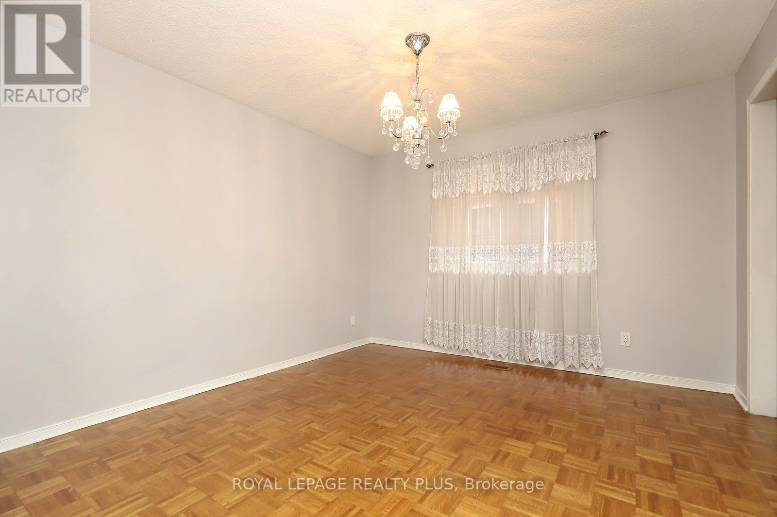 1086 Hedge Drive, Mississauga, Ontario  L4Y 1G2 - Photo 12 - W12656266