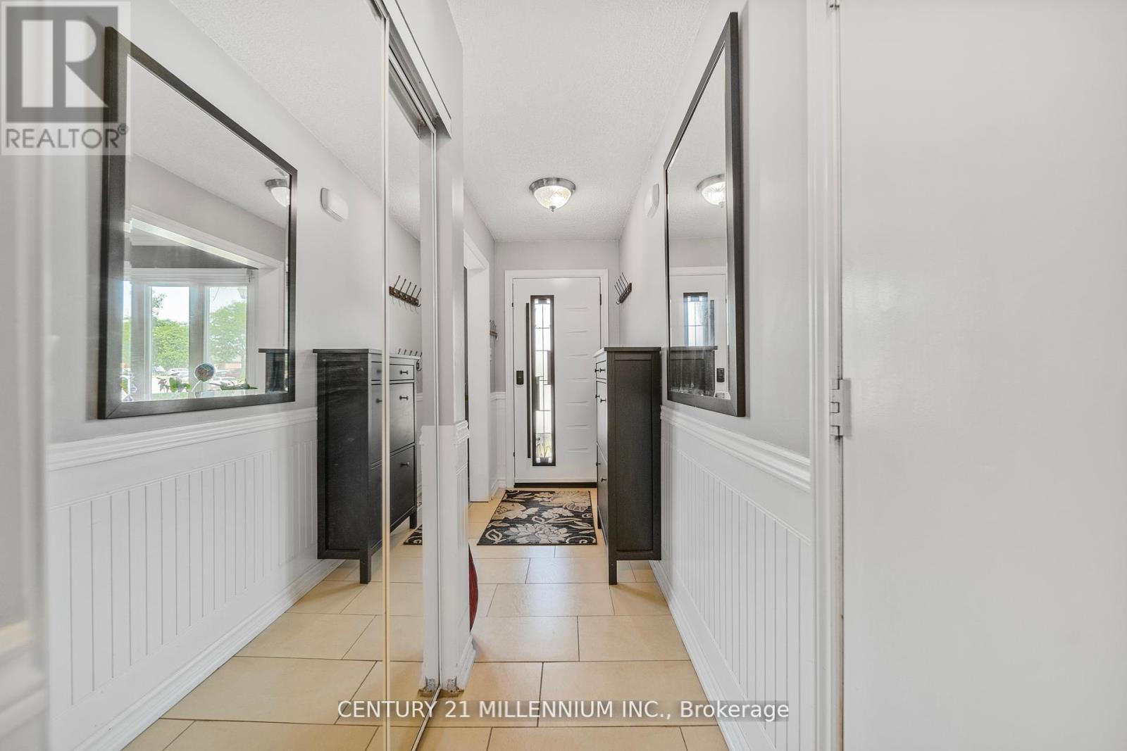 34 Gardenia Way, Caledon, Ontario  L7C 1B2 - Photo 5 - W12656268